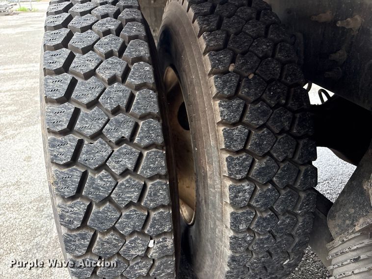 image for item FB8829 2013 International 7400 dump truck