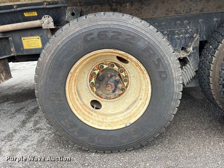 image for item FB8829 2013 International 7400 dump truck