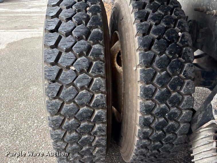 image for item FB8829 2013 International 7400 dump truck