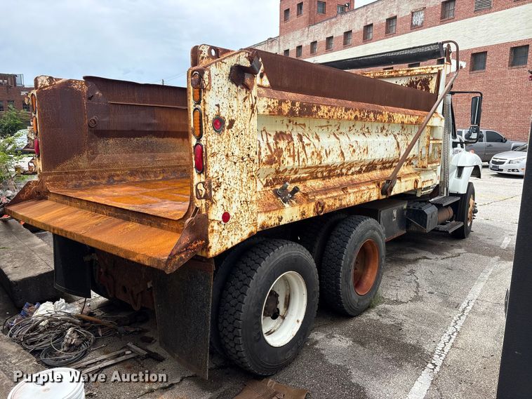 image for item FB8830 2010 International 7400 dump truck