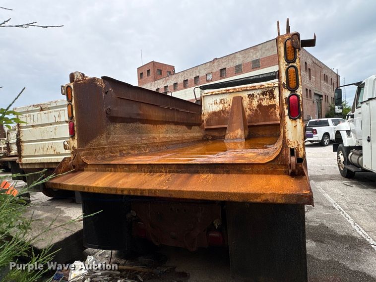 image for item FB8830 2010 International 7400 dump truck