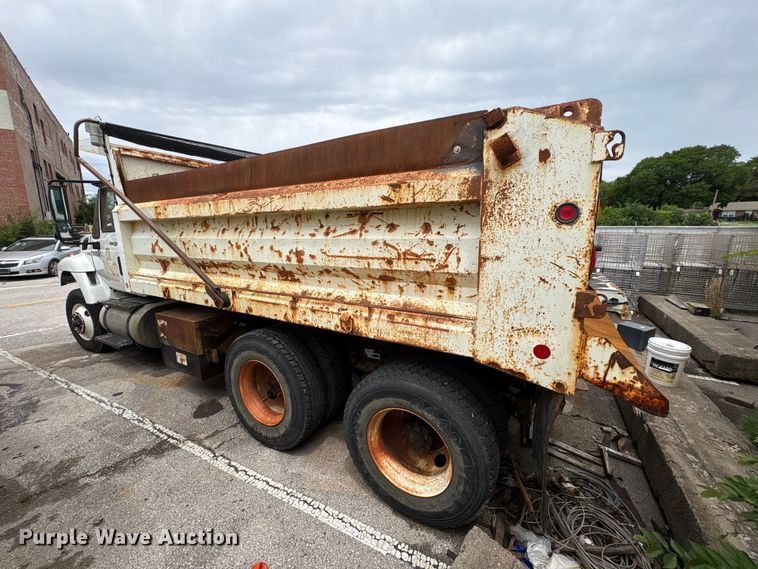 image for item FB8830 2010 International 7400 dump truck