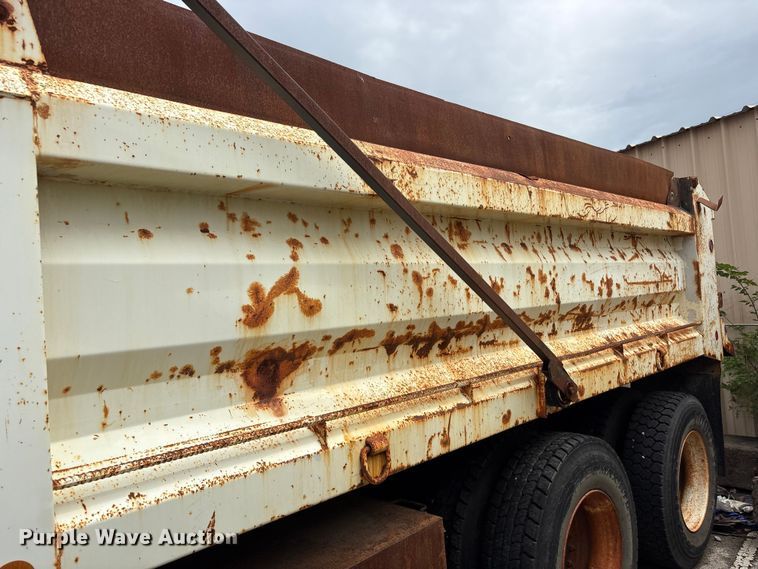 image for item FB8830 2010 International 7400 dump truck