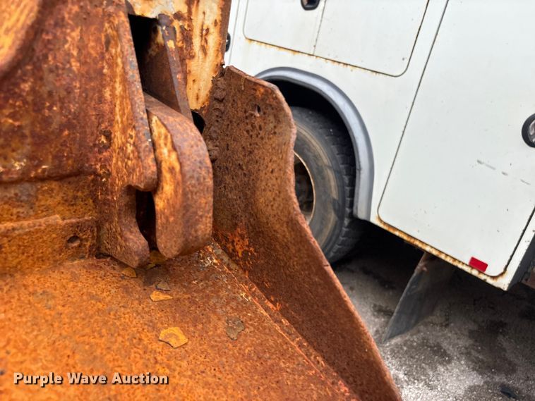 image for item FB8830 2010 International 7400 dump truck