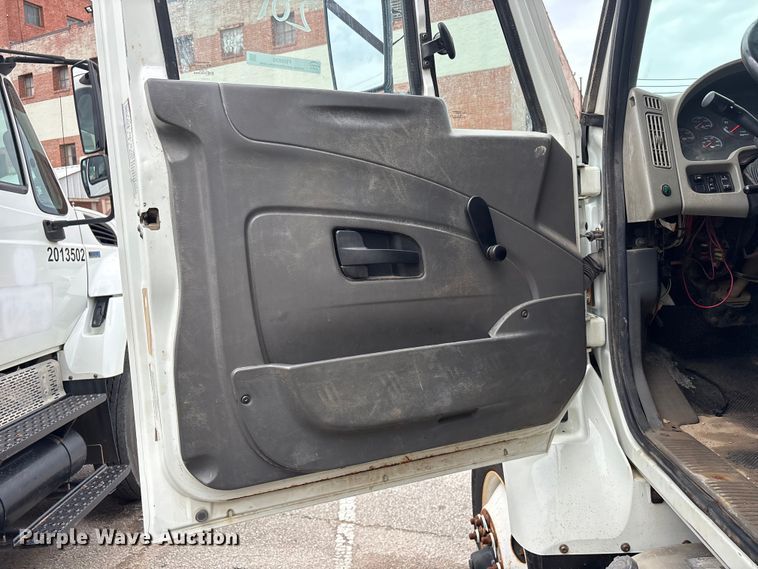 image for item FB8830 2010 International 7400 dump truck