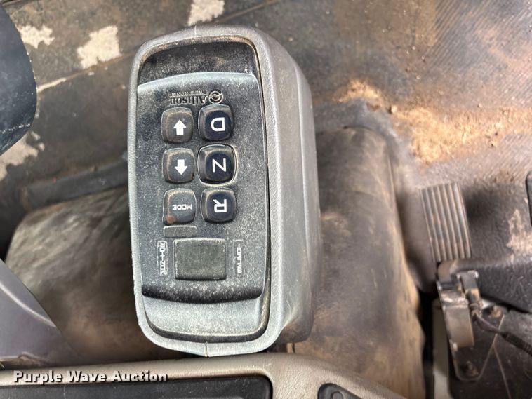 image for item FB8830 2010 International 7400 dump truck