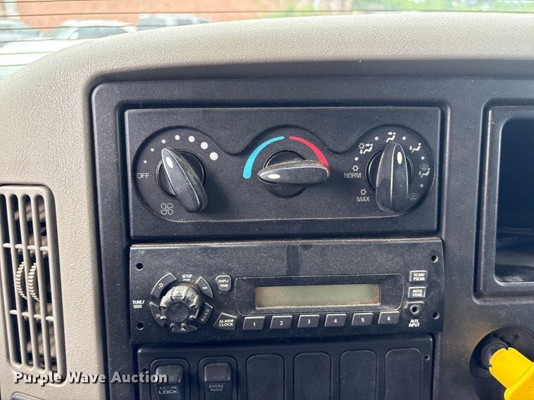 image for item FB8830 2010 International 7400 dump truck