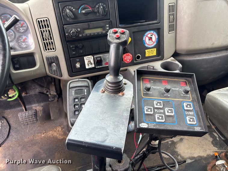 image for item FB8830 2010 International 7400 dump truck