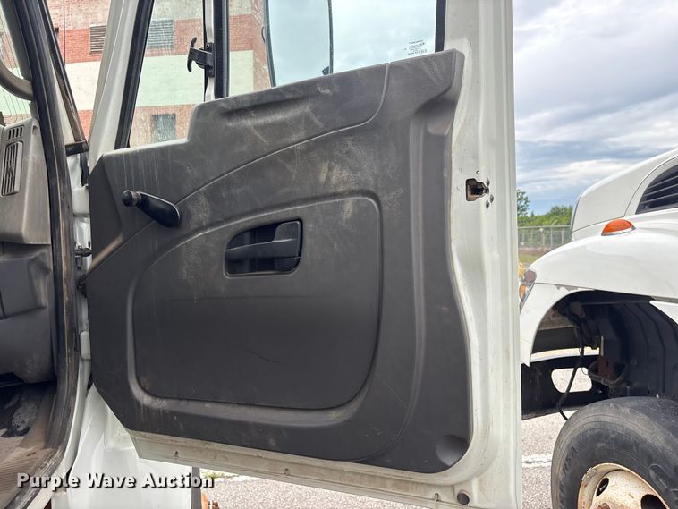 image for item FB8830 2010 International 7400 dump truck