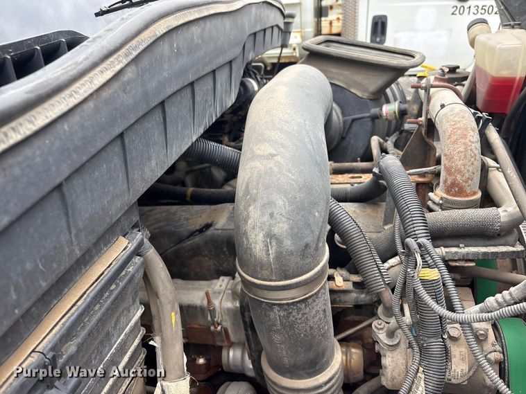 image for item FB8830 2010 International 7400 dump truck