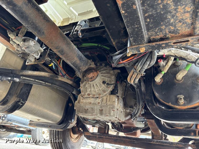 image for item FB8830 2010 International 7400 dump truck
