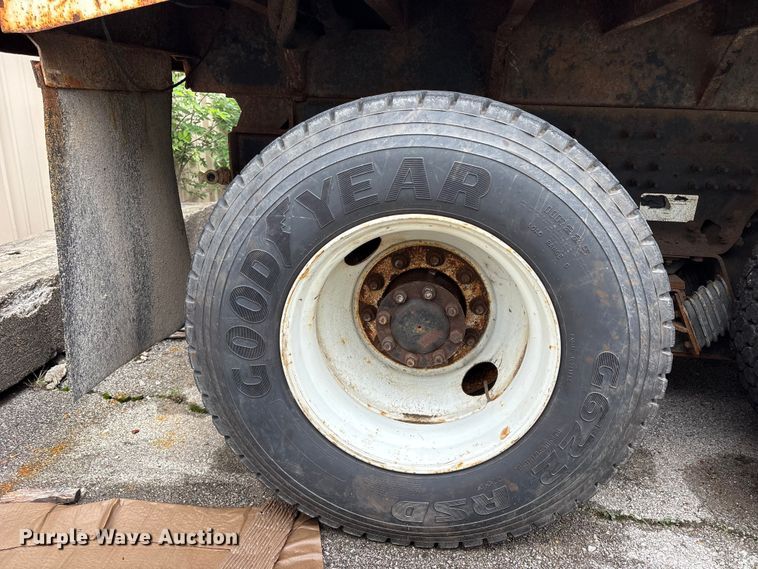 image for item FB8830 2010 International 7400 dump truck