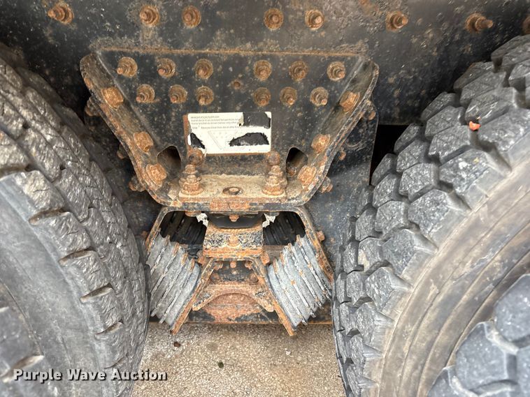 image for item FB8830 2010 International 7400 dump truck