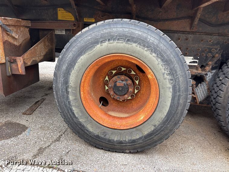 image for item FB8830 2010 International 7400 dump truck