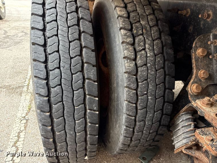 image for item FB8830 2010 International 7400 dump truck