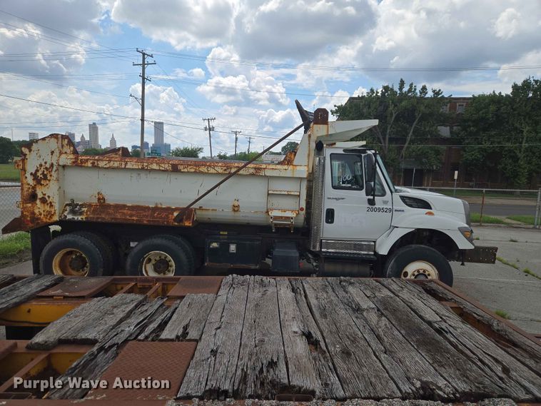 image for item FB8843 2009 International 7400 dump truck