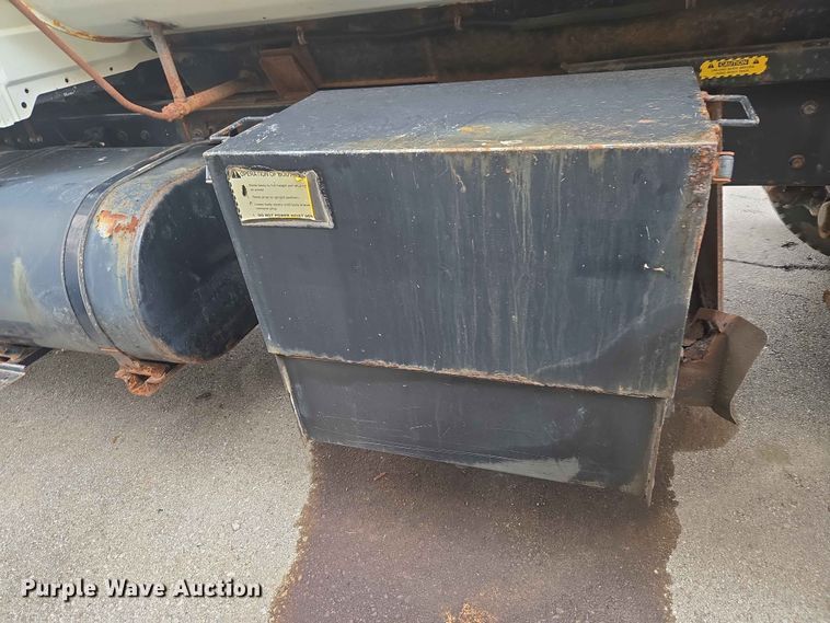image for item FB8843 2009 International 7400 dump truck
