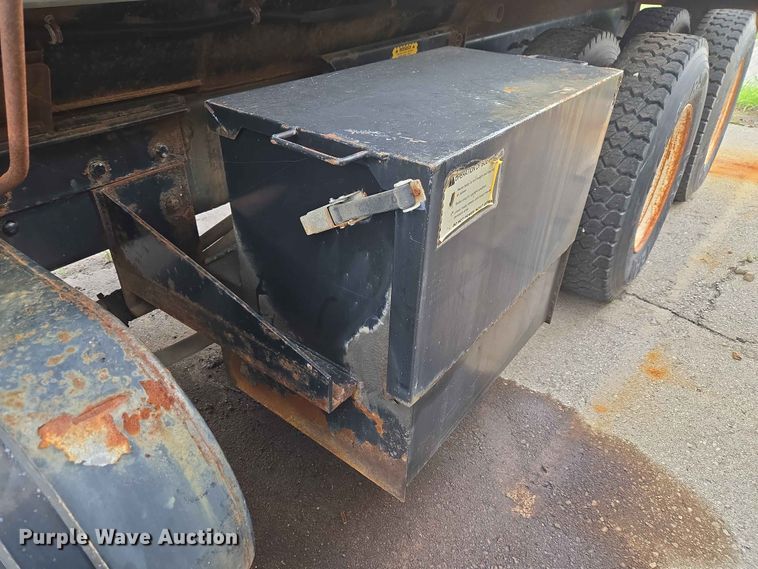 image for item FB8843 2009 International 7400 dump truck