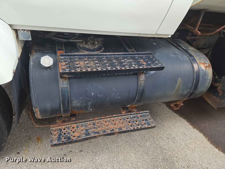 image for item FB8843 2009 International 7400 dump truck