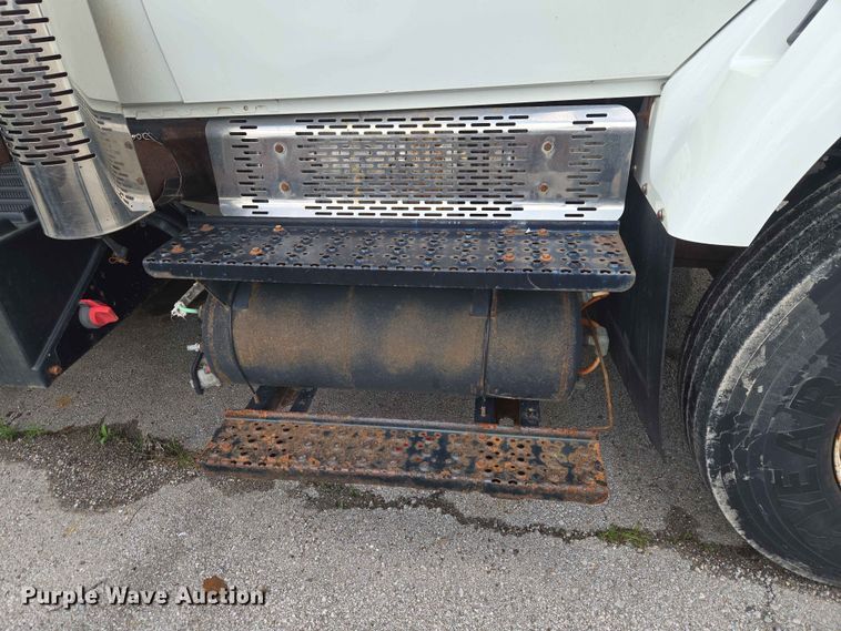 image for item FB8843 2009 International 7400 dump truck