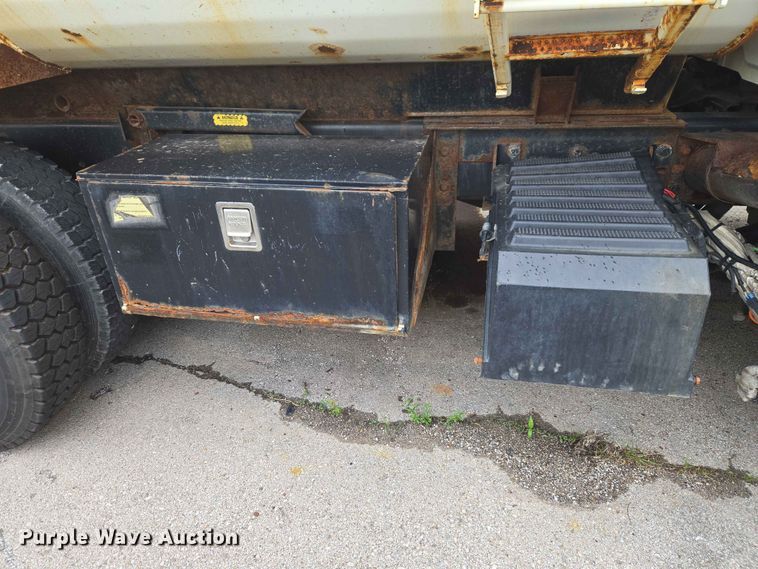image for item FB8843 2009 International 7400 dump truck
