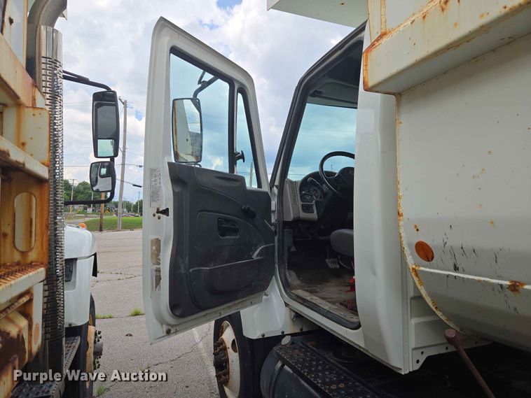 image for item FB8843 2009 International 7400 dump truck