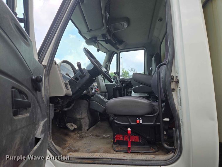 image for item FB8843 2009 International 7400 dump truck