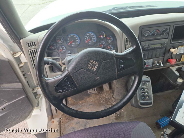 image for item FB8843 2009 International 7400 dump truck