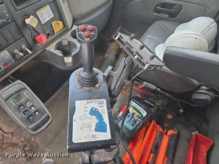 image for item FB8843 2009 International 7400 dump truck