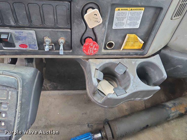 image for item FB8843 2009 International 7400 dump truck