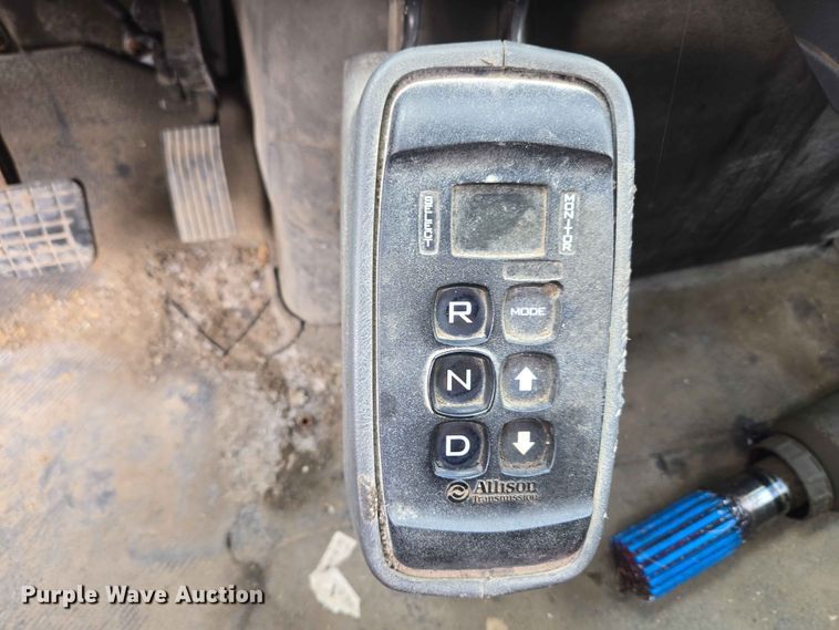 image for item FB8843 2009 International 7400 dump truck