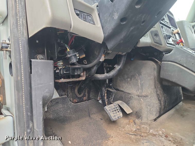image for item FB8843 2009 International 7400 dump truck