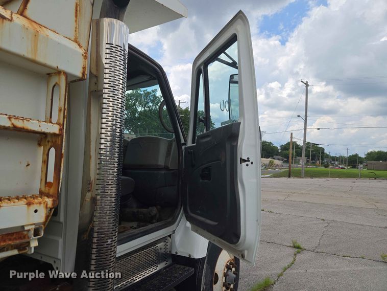 image for item FB8843 2009 International 7400 dump truck