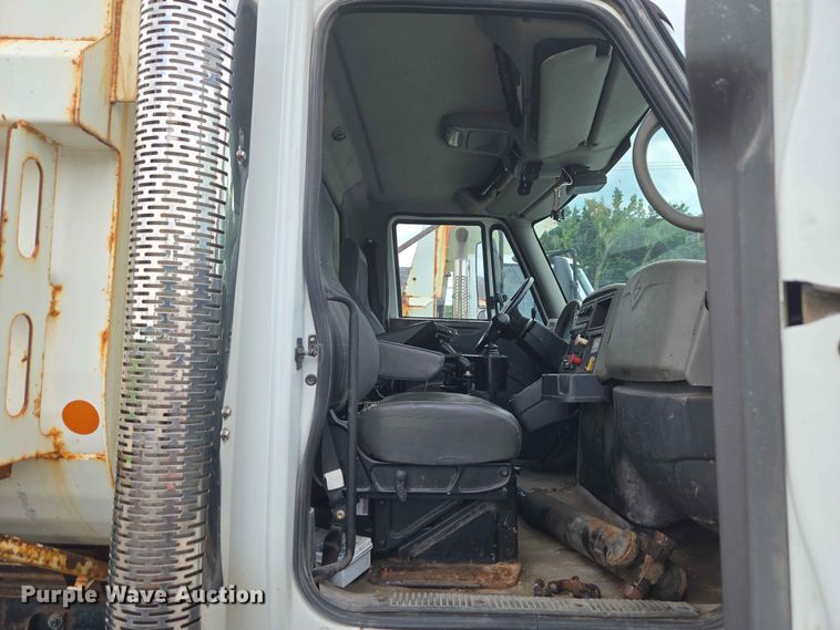 image for item FB8843 2009 International 7400 dump truck