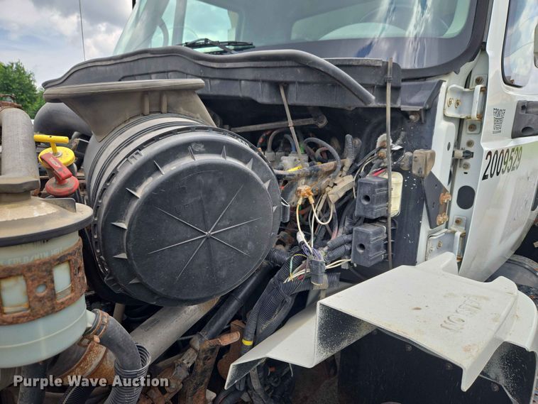 image for item FB8843 2009 International 7400 dump truck