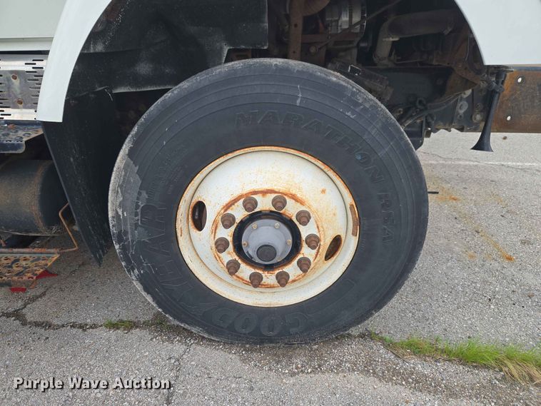 image for item FB8843 2009 International 7400 dump truck