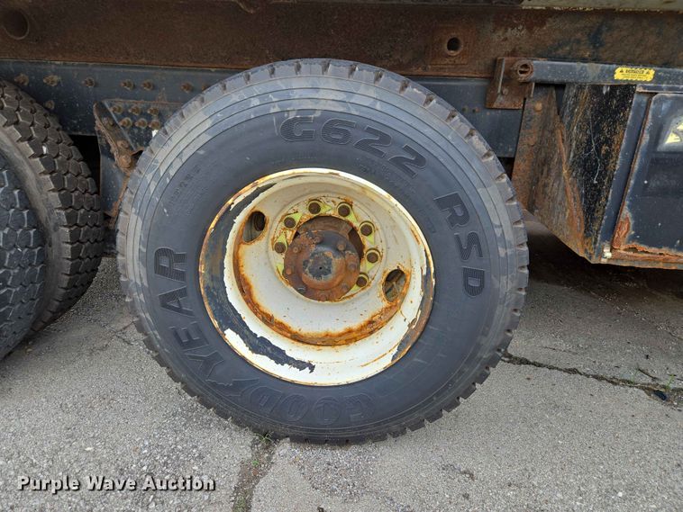 image for item FB8843 2009 International 7400 dump truck