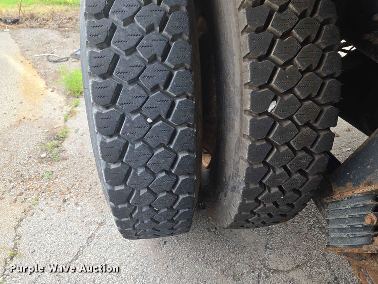 image for item FB8843 2009 International 7400 dump truck
