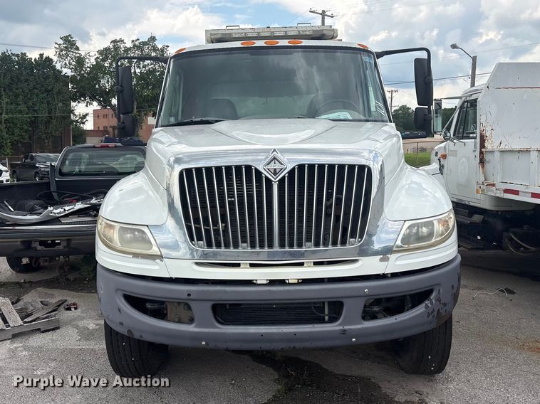 image for item FB8846 2010 International 4400 utility / service truck