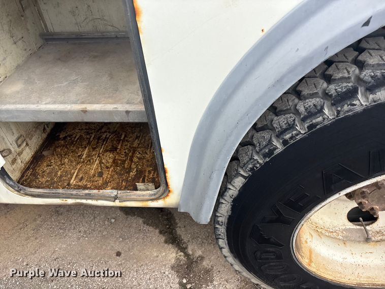 image for item FB8846 2010 International 4400 utility / service truck