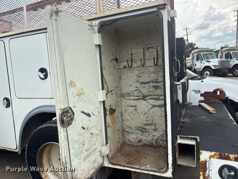 image for item FB8846 2010 International 4400 utility / service truck