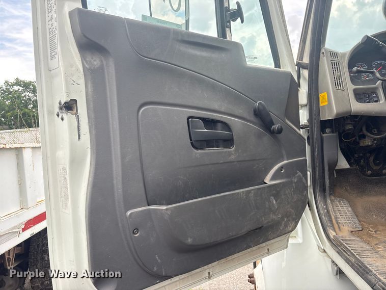 image for item FB8846 2010 International 4400 utility / service truck
