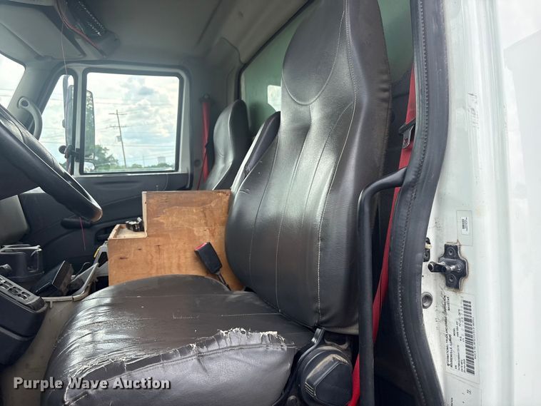image for item FB8846 2010 International 4400 utility / service truck