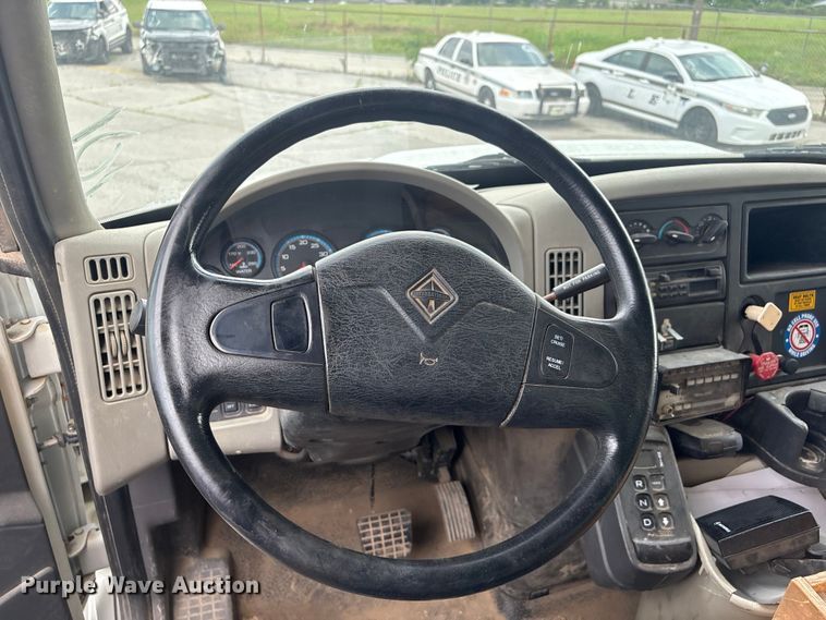 image for item FB8846 2010 International 4400 utility / service truck