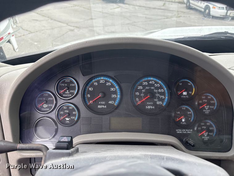 image for item FB8846 2010 International 4400 utility / service truck