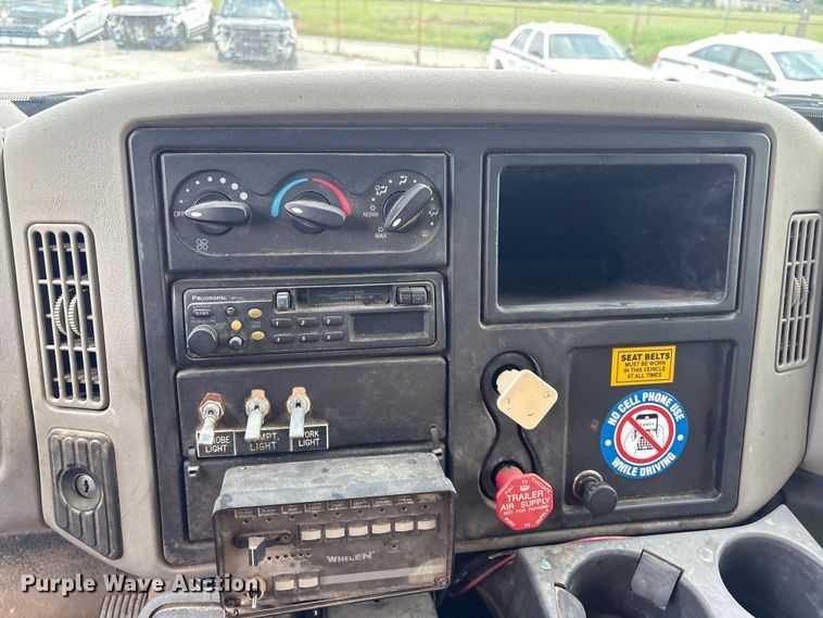 image for item FB8846 2010 International 4400 utility / service truck