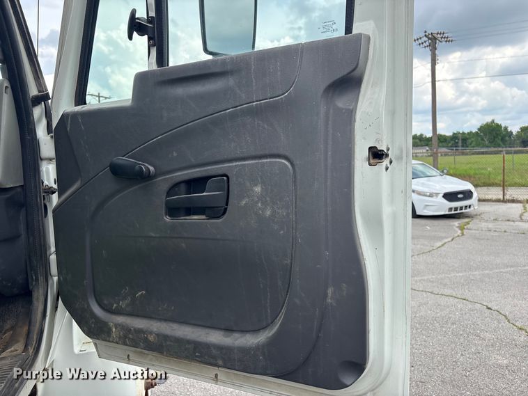 image for item FB8846 2010 International 4400 utility / service truck