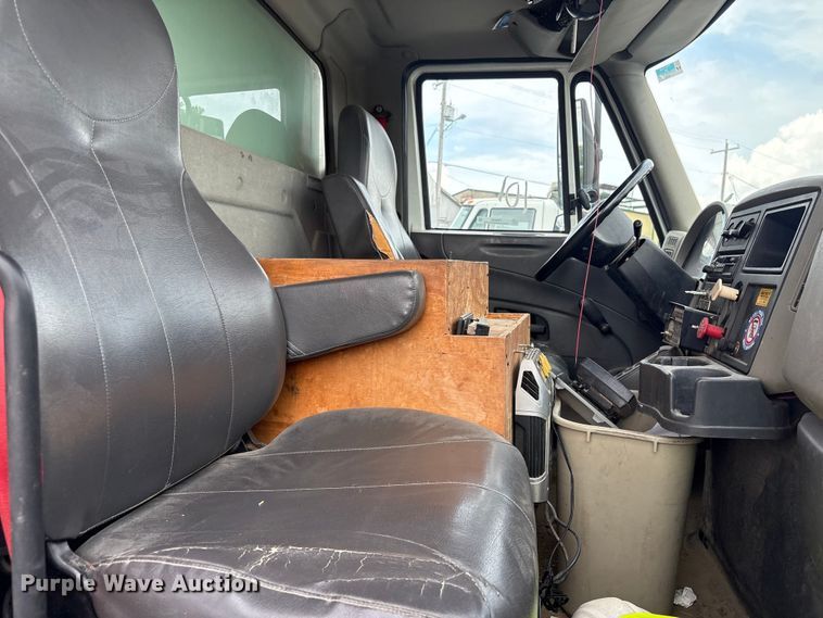 image for item FB8846 2010 International 4400 utility / service truck