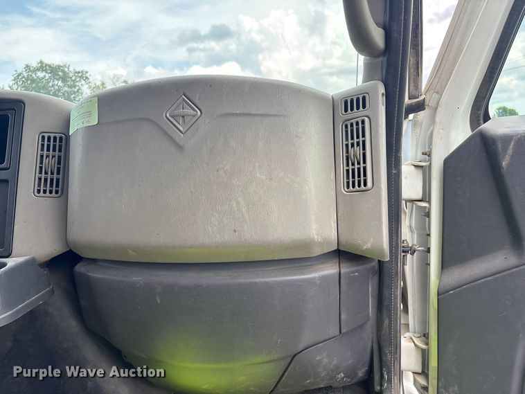 image for item FB8846 2010 International 4400 utility / service truck