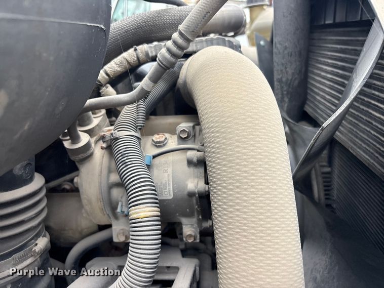image for item FB8846 2010 International 4400 utility / service truck
